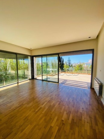 villa-luxe-isolee-a-louer-vide-sur-aindiab-4-chambres-2-chambres-de-personnels-big-8