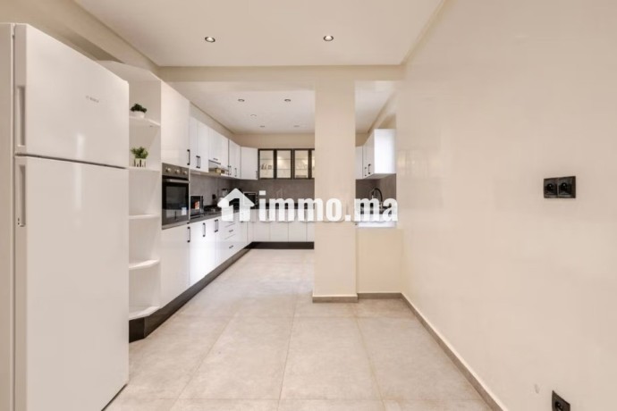 magnifique-appartement-meuble-3-chambres-a-louer-sur-triangle-dor-big-12