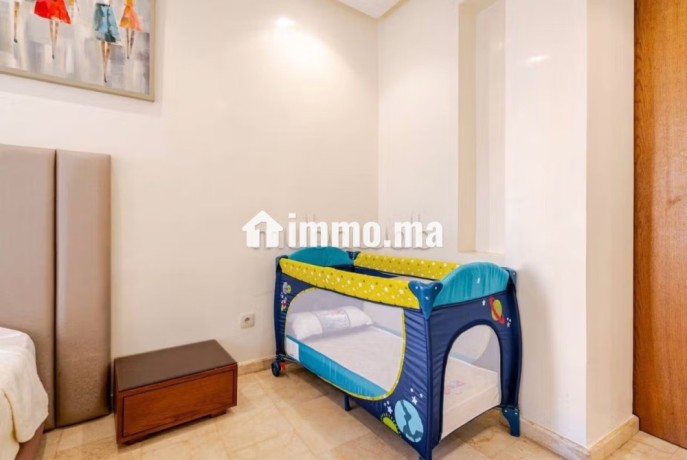 magnifique-appartement-meuble-3-chambres-a-louer-sur-triangle-dor-big-16