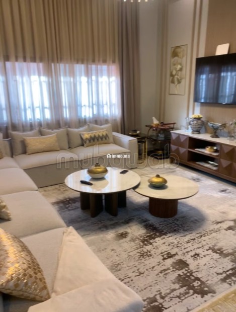 Apparemment 2 ch RDC à vendre entièrement rénové meublé neuf à Guéliz. Surface de 157 m² avec cour anglaise - Vente Immobilier - Marrakech - photo 1