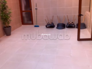Apparemment 2 ch RDC à vendre entièrement rénové meublé neuf à Guéliz. Surface de 157 m² avec cour anglaise - Appartement à vendre - Marrakech