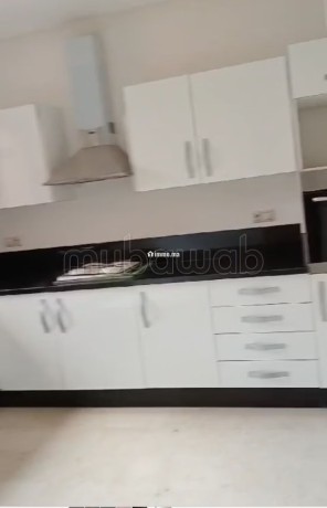 duplex-rare-de-305-m2-de-3-chambres-a-coucher-dans-un-quartier-tres-recherche-hivernage-big-4