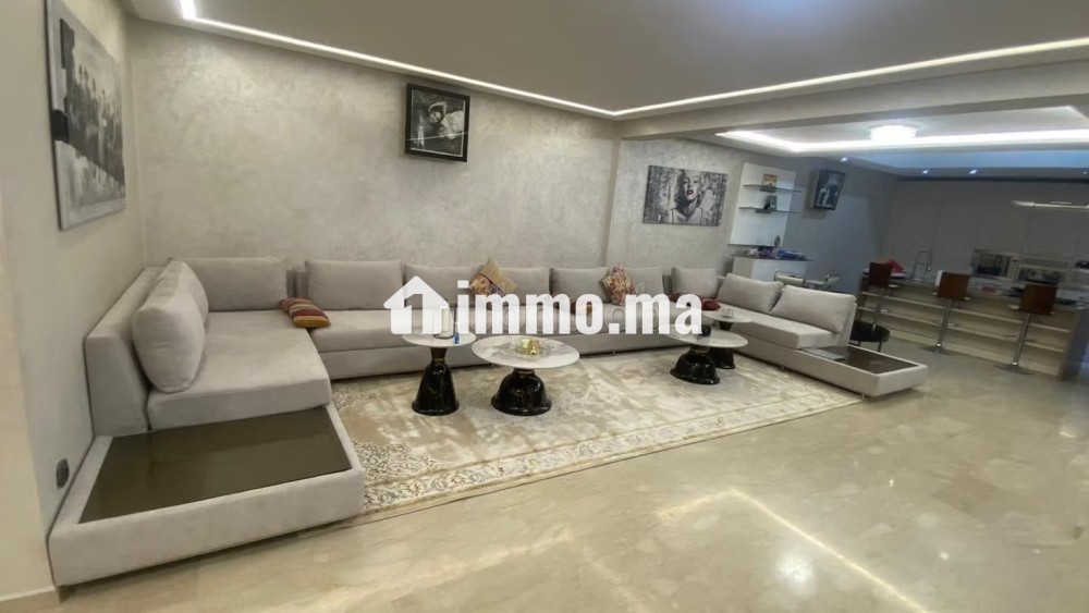 Bel appartement en duplex 156 m2 avec pièces à vivre 100 m2 à vendre à Guéliz. 2 belles chambres - Vente Immobilier - Marrakech - photo 1