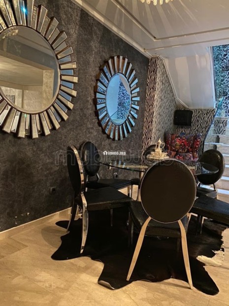 Bel appartement en duplex 156 m2 avec pièces à vivre 100 m2 à vendre à Guéliz. 2 belles chambres - Vente Immobilier - Marrakech - photo 2