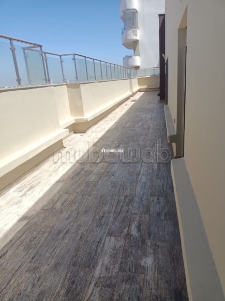 Superbe appartement à louer à Palmier.
Surface totale 170 m².
Avec ascenseur et terrasse - Location Immobilier - Casablanca - photo 2