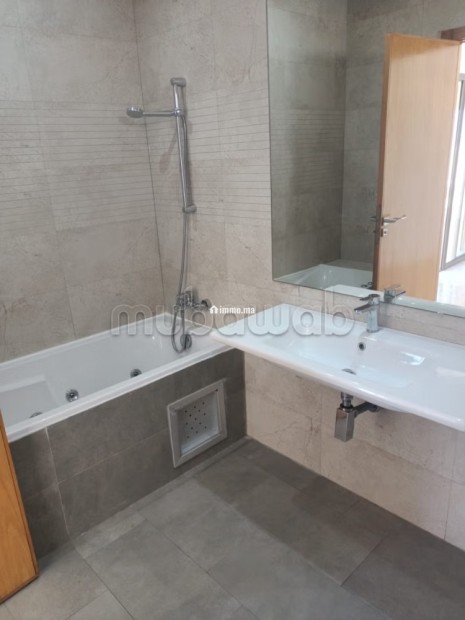 Superbe appartement à louer à Palmier.
Surface totale 170 m².
Avec ascenseur et terrasse - Location Immobilier - Casablanca - photo 6