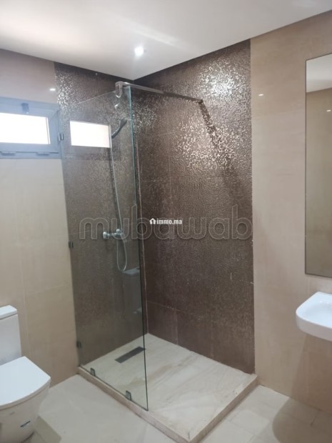 Superbe appartement à louer à Palmier.
Surface totale 170 m².
Avec ascenseur et terrasse - Location Immobilier - Casablanca - photo 7