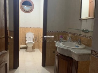 Appartement de vacances à louer à Malabata. Superficie 130 m². Garage et terrasse - Appartement à vendre - Tanger