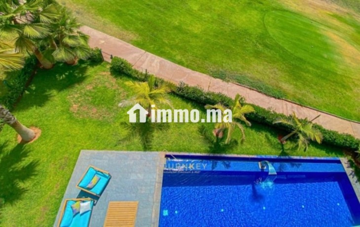 villa-contemporaine-en-front-de-golf-ligne-epure-big-13