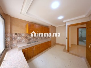 Appartement en vente à Hay Atlas. 4 pièces confortables. Parking et ascenseur - Appartement à vendre - Fes
