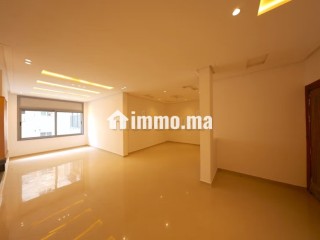 Appartement en vente à Hay Atlas. 4 pièces confortables. Parking et ascenseur - Appartement à vendre - Fes