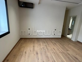 Appartement en location à Les princesses. 4 grandes pièces. Fenêtres double vitrage et chauffage central - Appartement à louer - Casablanca