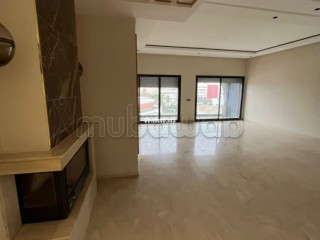 Appartement en location à Les princesses. 4 grandes pièces. Fenêtres double vitrage et chauffage central - Appartement à louer - Casablanca