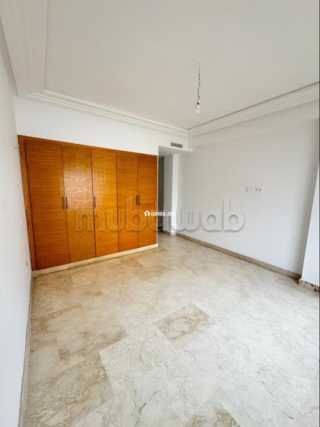 Louez cet appartement à El Menzeh. Surface totale 138 m². Porte blindée, salon marocain - Location Immobilier - Autre - photo 5