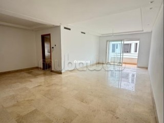 Louez cet appartement à El Menzeh. Surface totale 138 m². Porte blindée, salon marocain - Appartement à louer - Autre