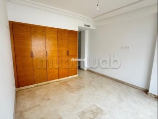 Louez cet appartement à El Menzeh. Surface totale 138 m². Porte blindée, salon marocain - Appartement à louer - Autre