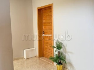 Louez cet appartement à El Menzeh. Surface totale 138 m². Porte blindée, salon marocain - Appartement à louer - Autre