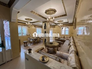 Villa de luxe à vendre à Tahannaout. 12 chambres agréables. Double vitrage et vue sur le grand Atlas - Villa à vendre - Autre