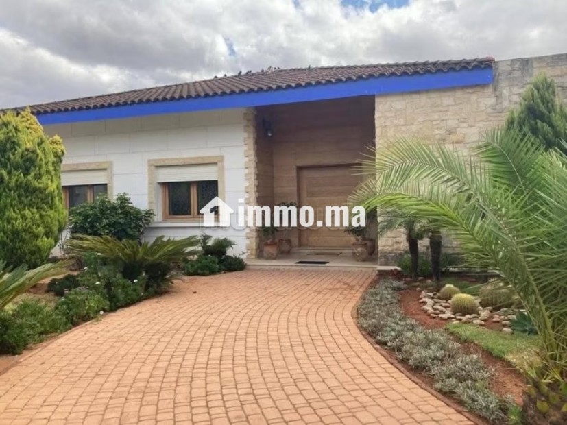 Splendide villa à vendre à Bouskoura labissa. 4 belles chambres. Tout confort avec piscine et cheminée - Vente Immobilier - Bouskoura - photo 1