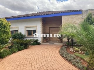 Splendide villa à vendre à Bouskoura labissa. 4 belles chambres. Tout confort avec piscine et cheminée - Villa à vendre - Bouskoura