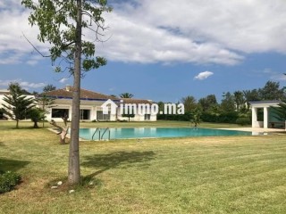 Splendide villa à vendre à Bouskoura labissa. 4 belles chambres. Tout confort avec piscine et cheminée - Villa à vendre - Bouskoura