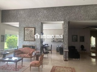 Splendide villa à vendre à Bouskoura labissa. 4 belles chambres. Tout confort avec piscine et cheminée - Villa à vendre - Bouskoura