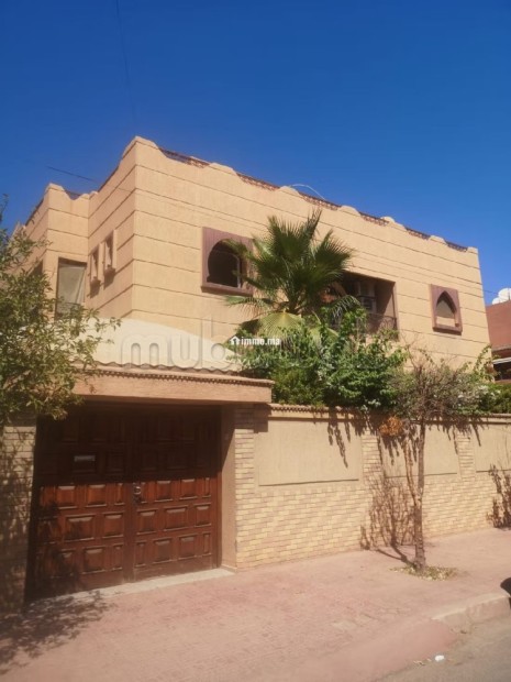 Au cœur de la ville dans un quartier résidentiel, belle et grande villa avec un gros potentiel - Vente Immobilier - Marrakech - photo 1