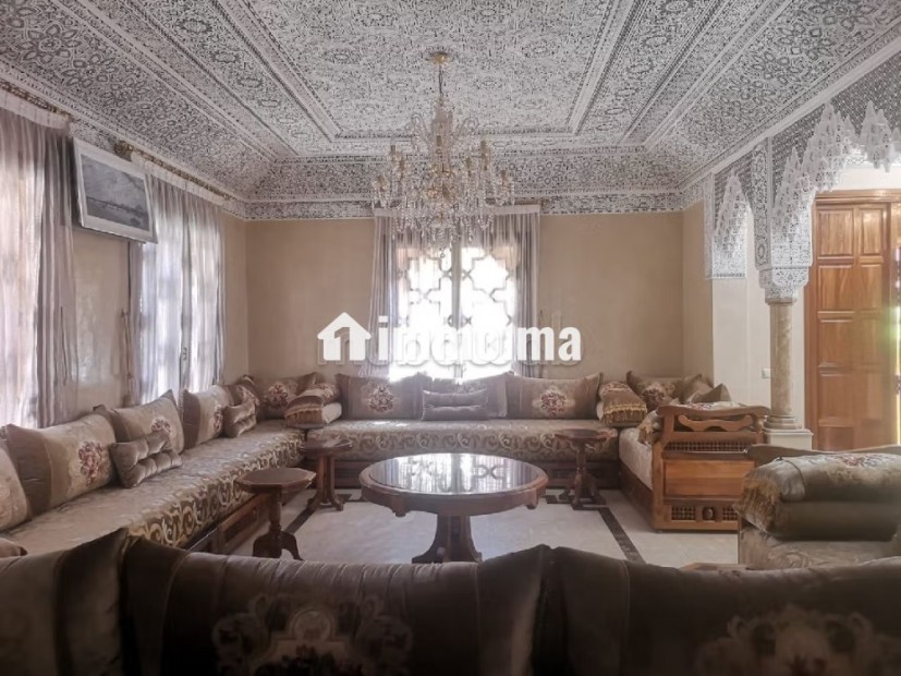Au cœur de la ville dans un quartier résidentiel, belle et grande villa avec un gros potentiel - Vente Immobilier - Marrakech - photo 2