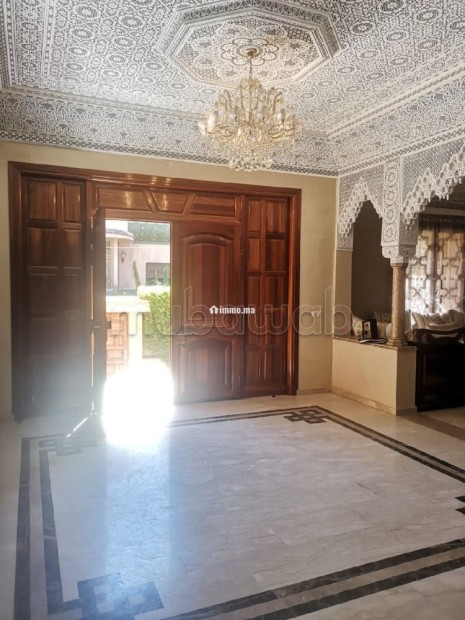 Au cœur de la ville dans un quartier résidentiel, belle et grande villa avec un gros potentiel - Vente Immobilier - Marrakech - photo 7
