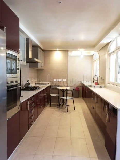 Au cœur de la ville dans un quartier résidentiel, belle et grande villa avec un gros potentiel - Vente Immobilier - Marrakech - photo 8
