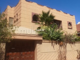 Au cœur de la ville dans un quartier résidentiel, belle et grande villa avec un gros potentiel - Villa à vendre - Marrakech