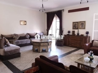 Au cœur de la ville dans un quartier résidentiel, belle et grande villa avec un gros potentiel - Villa à vendre - Marrakech