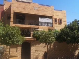Au cœur de la ville dans un quartier résidentiel, belle et grande villa avec un gros potentiel - Villa à vendre - Marrakech