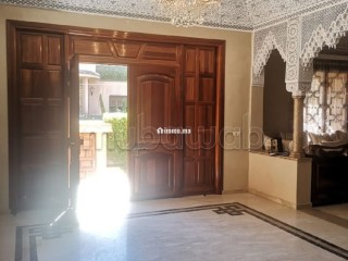 Au cœur de la ville dans un quartier résidentiel, belle et grande villa avec un gros potentiel - Villa à vendre - Marrakech