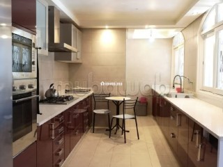 Au cœur de la ville dans un quartier résidentiel, belle et grande villa avec un gros potentiel - Villa à vendre - Marrakech