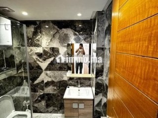Studio vide quartier Les Hôpitaux terrasse - Appartement à louer - Casablanca
