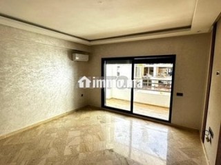 Studio vide quartier Les Hôpitaux terrasse - Appartement à louer - Casablanca