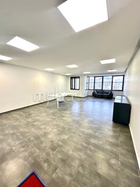 Bureau à la vente en face du CFC - Vente Immobilier - Casablanca - photo 1