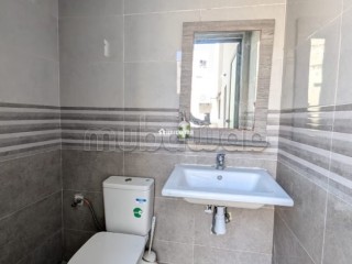 Appartement en location en Centre. Surface de 90 m². Service de concierge et climatisation - Appartement à louer