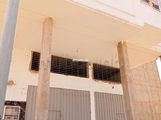 garage-commercial-avec-cave-et-mezzanine-a-louer