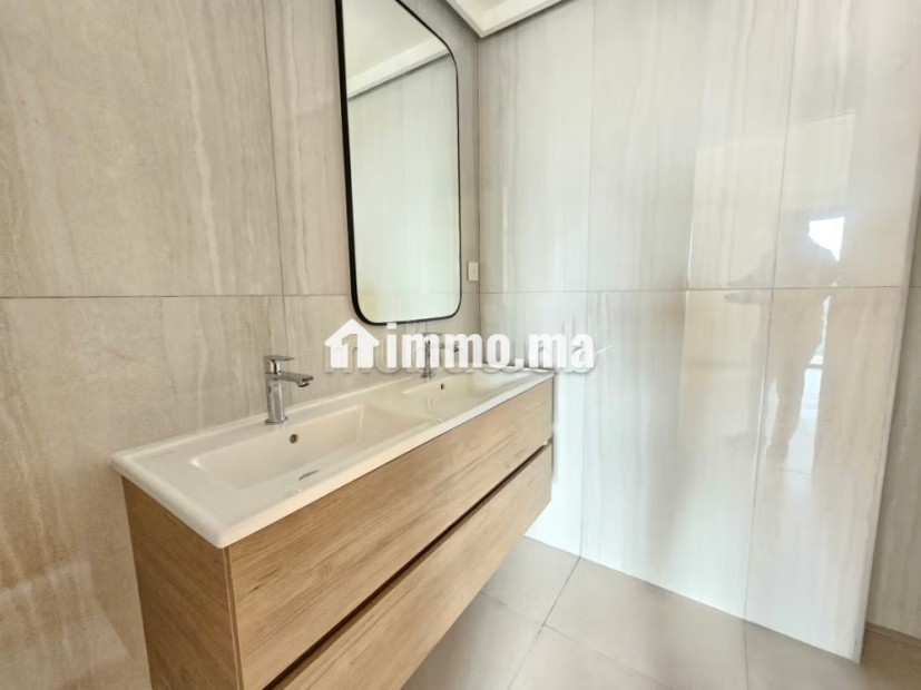 Joli appartement neuf en étage élevé - Location Immobilier - Casablanca - photo 8