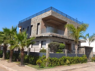 Dar Bouazza Villa d’angle, 3 façades, piscine - Villa à vendre - Dar Bouazza