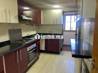 Appartement à louer à 5 minutes à pieds du marché du CIL Hay Salam. 2 chambres agréables. Cheminée et concierge - Appartement à louer - Casablanca