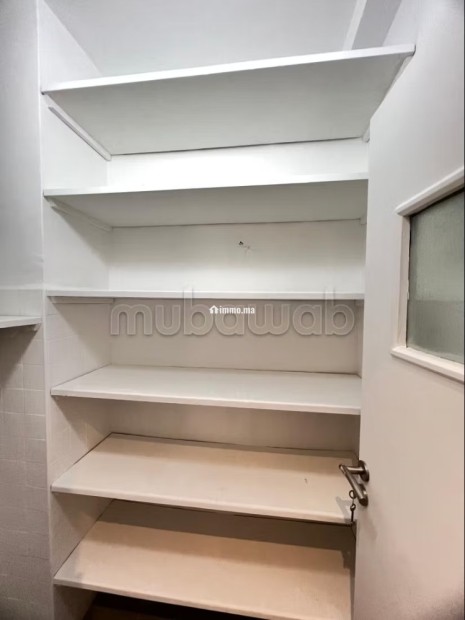 Location d'un appartement en Hassan Centre Ville. Superficie 70 m². Spacieux salon européen - Location Immobilier - Rabat - photo 7