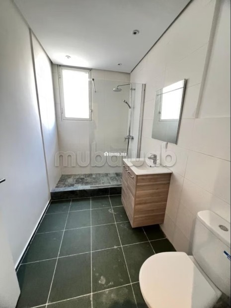 Location d'un appartement en Hassan Centre Ville. Superficie 70 m². Spacieux salon européen - Location Immobilier - Rabat - photo 8