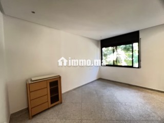 Location d'un appartement en Hassan Centre Ville. Superficie 70 m². Spacieux salon européen - Appartement à louer - Rabat