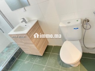 Location d'un appartement en Hassan Centre Ville. Superficie 70 m². Spacieux salon européen - Appartement à louer - Rabat