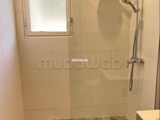Location d'un appartement en Hassan Centre Ville. Superficie 70 m². Spacieux salon européen - Appartement à louer - Rabat