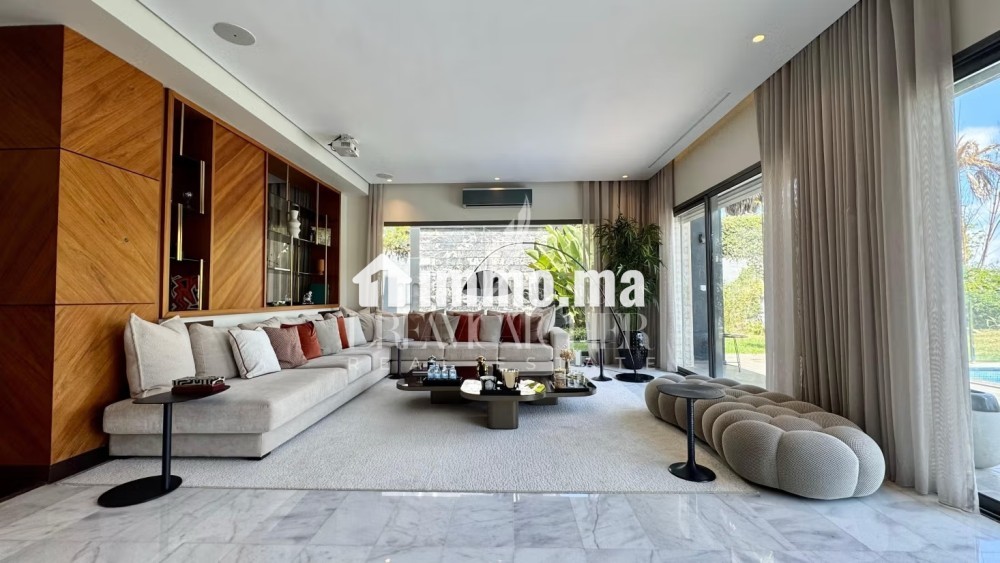 Villa de haut standing à vendre à Ville Verte. 7 pièces confortables. Fenêtres avec double vitrage et porte blindée - Vente Immobilier - Bouskoura - photo 1