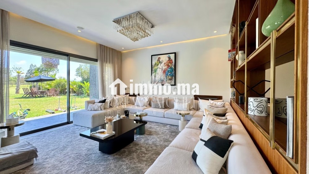 Villa de haut standing à vendre à Ville Verte. 7 pièces confortables. Fenêtres avec double vitrage et porte blindée - Vente Immobilier - Bouskoura - photo 2